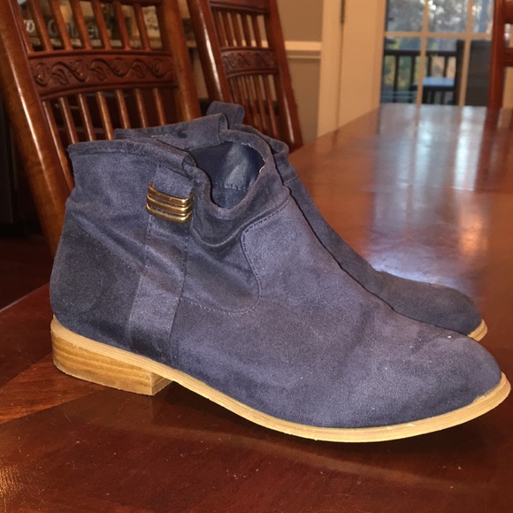 Shoes - Navy blue booties